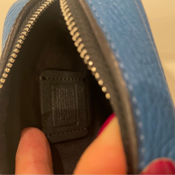 Coach X Peanuts Mini Boxy Cosmetic Case With Snoopy And Friends 6447 - Picture 5 of 13